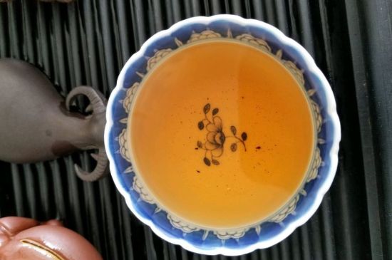 大紅袍第一泡要倒掉嗎，洗茶水需倒掉但第一泡出湯