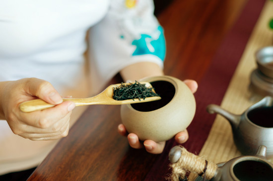 女人喝茶要行扣茶禮嗎，叩茶禮女士能用嗎？