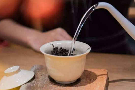 牛欄坑肉桂需不需要洗茶，武夷巖茶肉桂需要洗茶嗎？