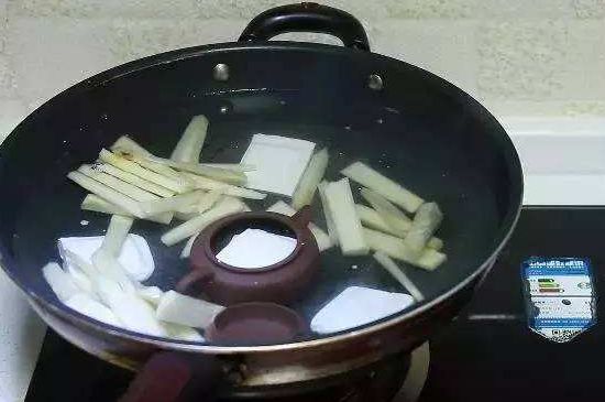 開壺放豆腐是錯誤的，新買的紫砂壺正確開壺建議