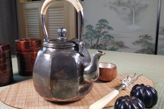 銀壺?zé)笏镉泻谏臇|西，為什么銀壺里有黑點(diǎn)