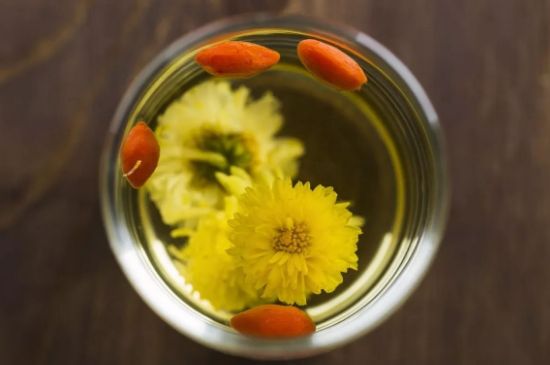 菊花茶的最佳搭配有哪幾樣，菊花茶和什么搭配喝效果好？