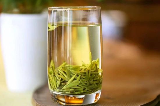 雀舌和竹葉青的區(qū)別，雀舌對比竹葉青圖片