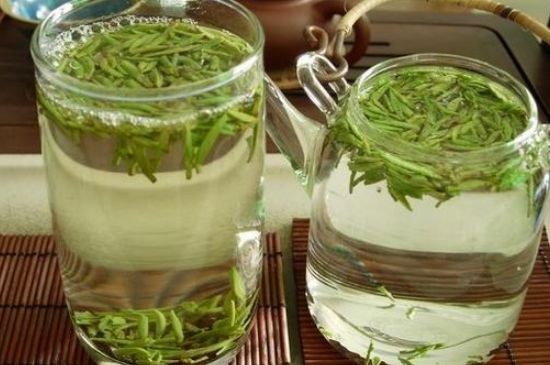 竹葉青和雀舌哪個貴，竹葉<a href=http://m.laithaiofkirkland.com/fenlei/wulongcha/ target=_blank class=infotextkey>青茶</a>貴嗎？