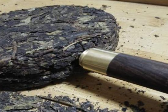 伏茶里的金花是黃曲霉素嗎，金花茯茶里的是什么菌