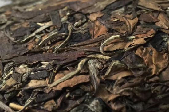 福鼎白茶要喝老的嗎，為什么喝白茶要喝老茶存新茶？