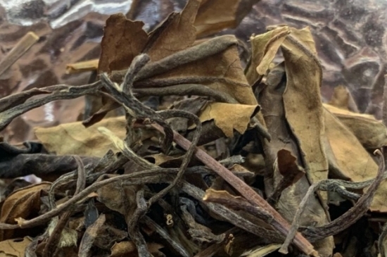 老白茶上火還是去火？夏季喝煮的老白茶會(huì)容易上火！