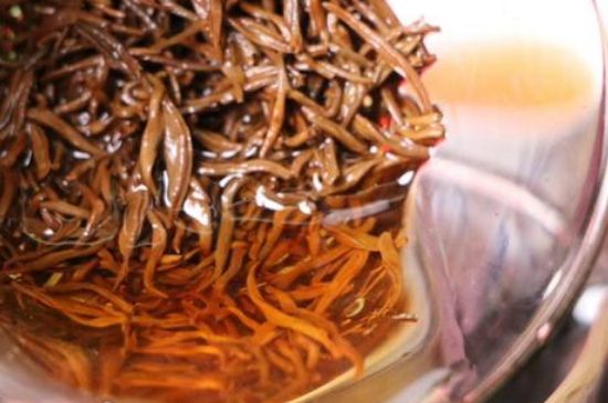 300塊錢的金駿眉能喝嗎，兩三百多金駿眉和一千多區(qū)別