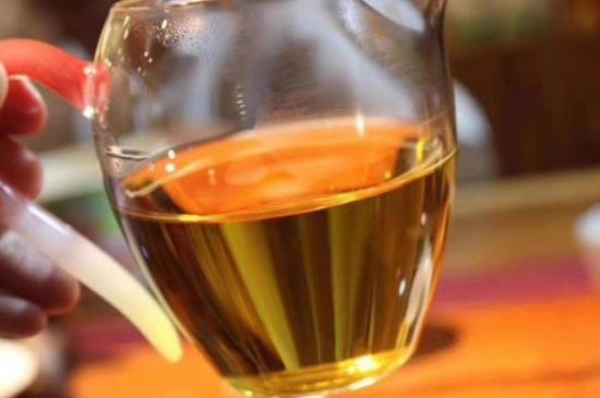 女人晚上喝紅茶好嗎，女人紅茶啥時候喝最好？