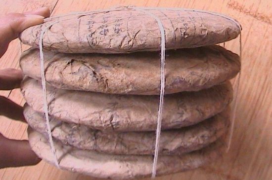 茯磚茶與普洱茶哪個(gè)好，茯茶和普洱茶口味區(qū)別