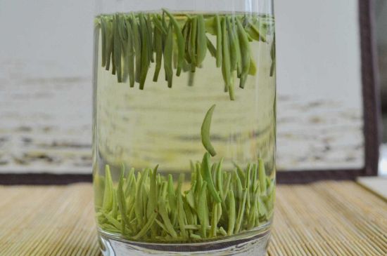 雀舌和竹葉青的區(qū)別，雀舌對比竹葉青圖片